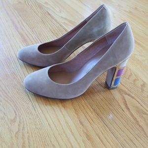 Nina Originals Dashing Rounsed Toe Suede Pumps